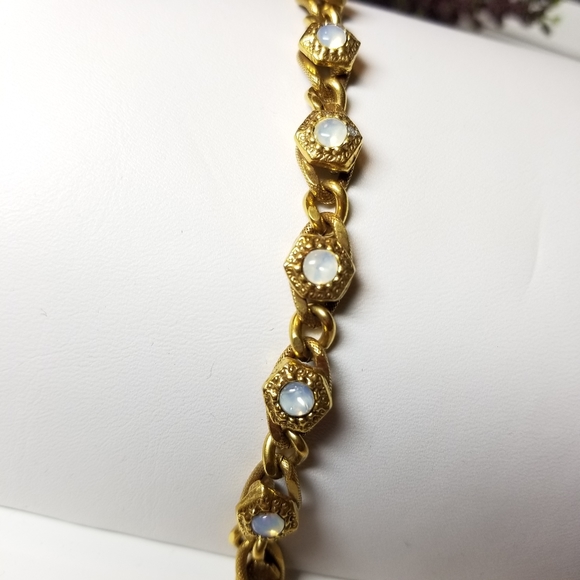 Moonstone with goldtone bracelet - Picture 3 of 4